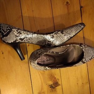 New brown "snakeskin" heels